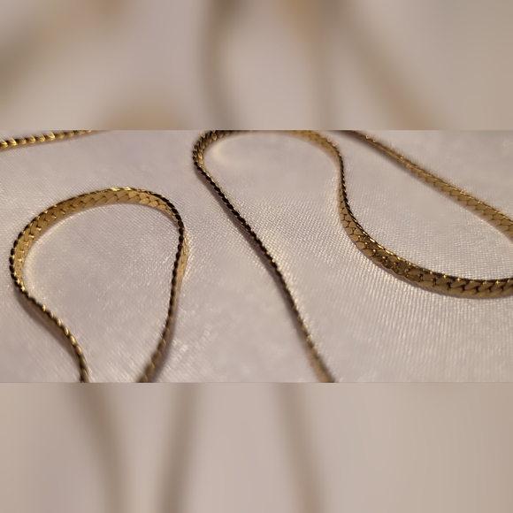 Gold Colored Necklace - Picture 4 of 4